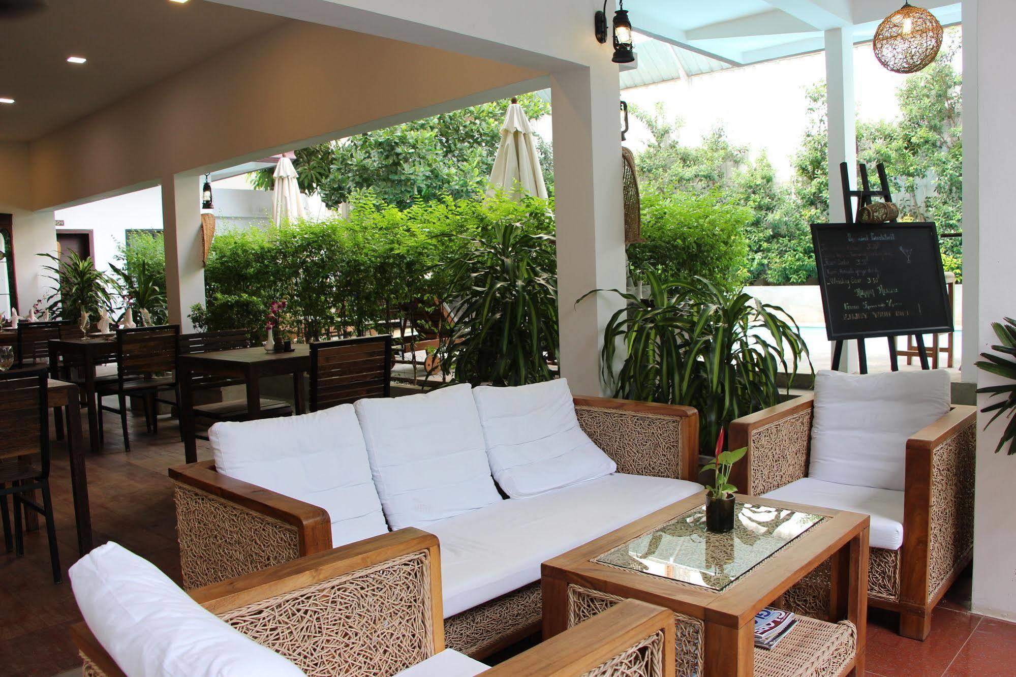Palm Tree Boutique Hotel Phnom-Penh Buitenkant foto
