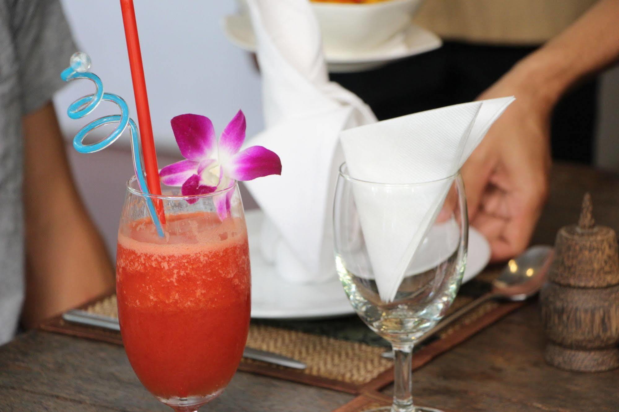Palm Tree Boutique Hotel Phnom-Penh Buitenkant foto