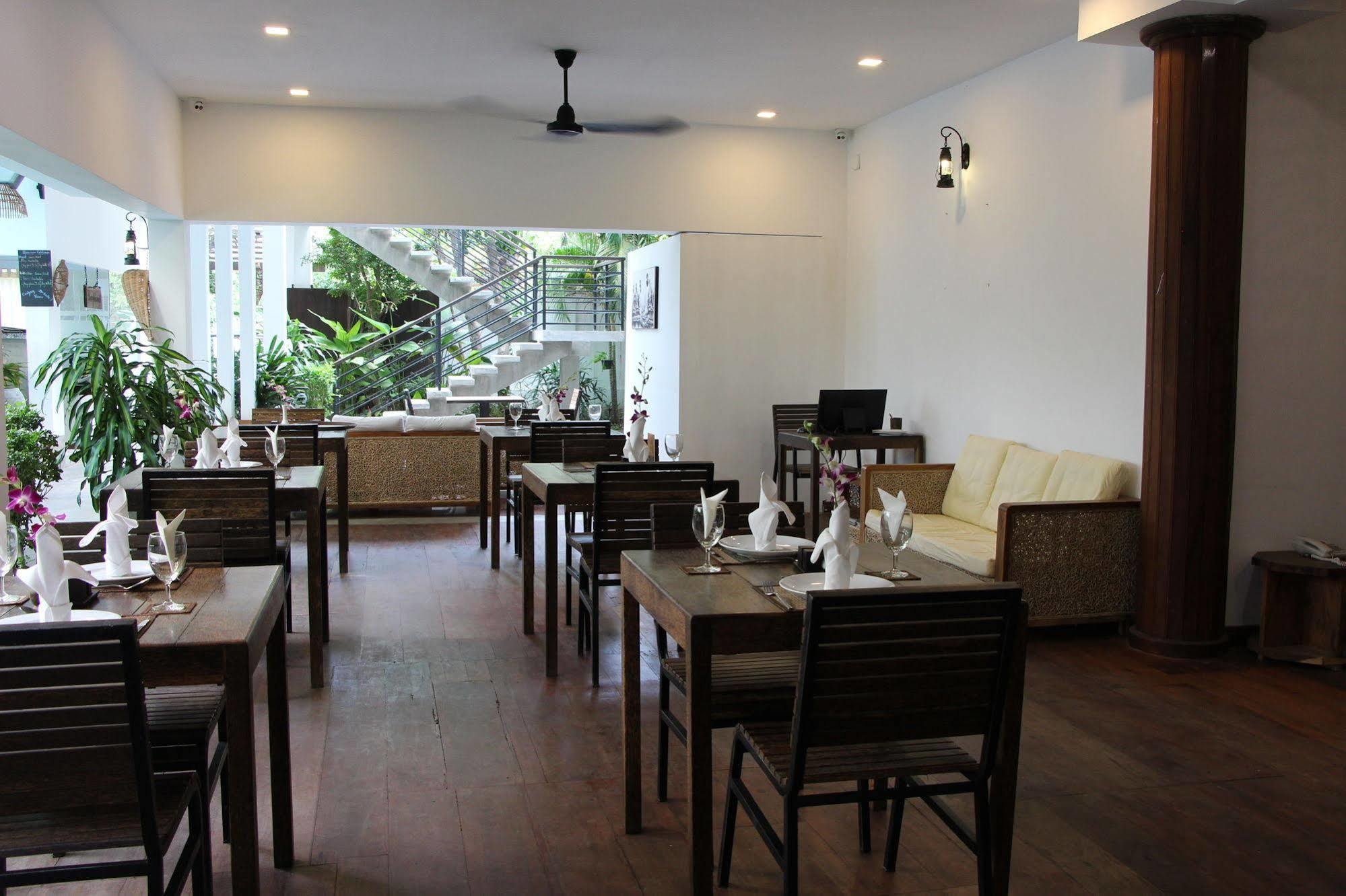 Palm Tree Boutique Hotel Phnom-Penh Buitenkant foto