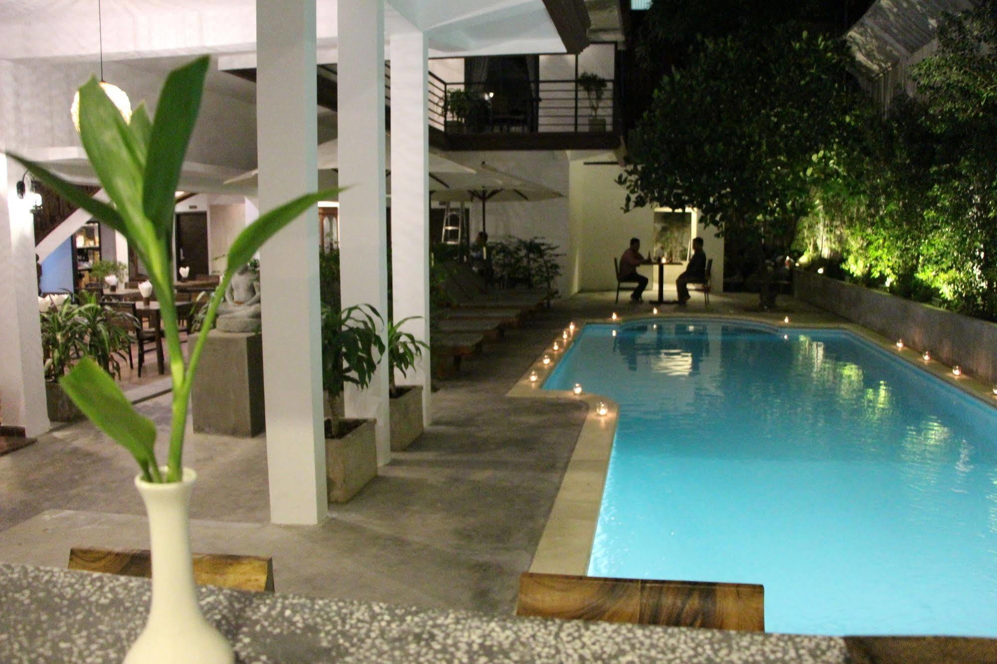 Palm Tree Boutique Hotel Phnom-Penh Buitenkant foto