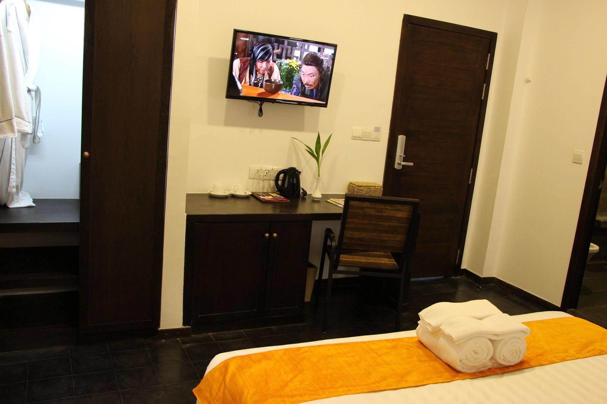 Palm Tree Boutique Hotel Phnom-Penh Buitenkant foto