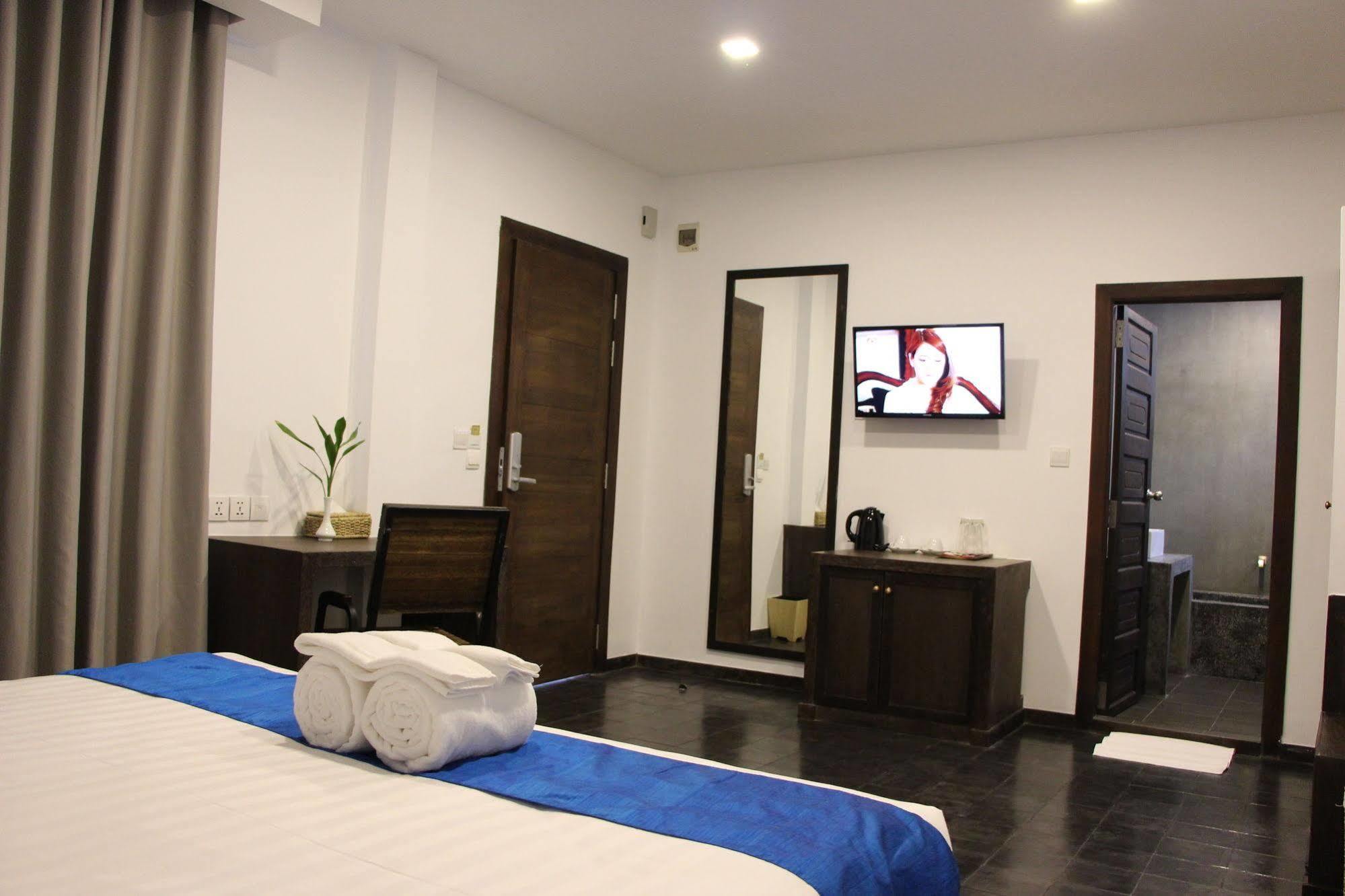 Palm Tree Boutique Hotel Phnom-Penh Buitenkant foto