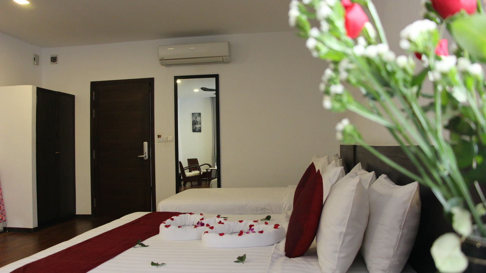Palm Tree Boutique Hotel Phnom-Penh Buitenkant foto